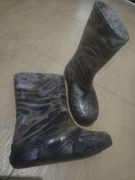 2 грейки и гумени ботуши момче 5-6г.