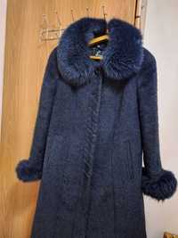 Женский пальто. Синего цвета. Состояние отличное. Размер 52.