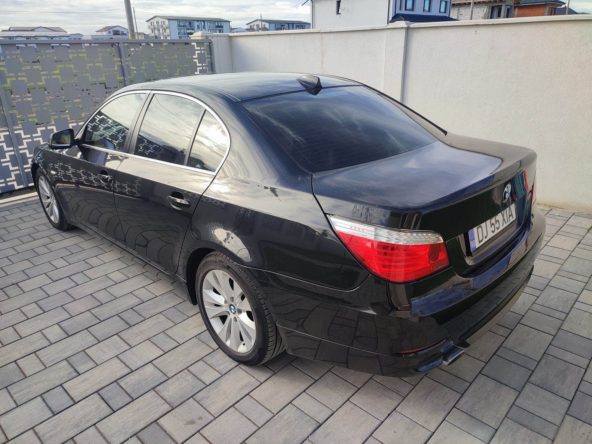 BMW Seria 5 E60 facelift 2.0 automat 177 cp super intretinut