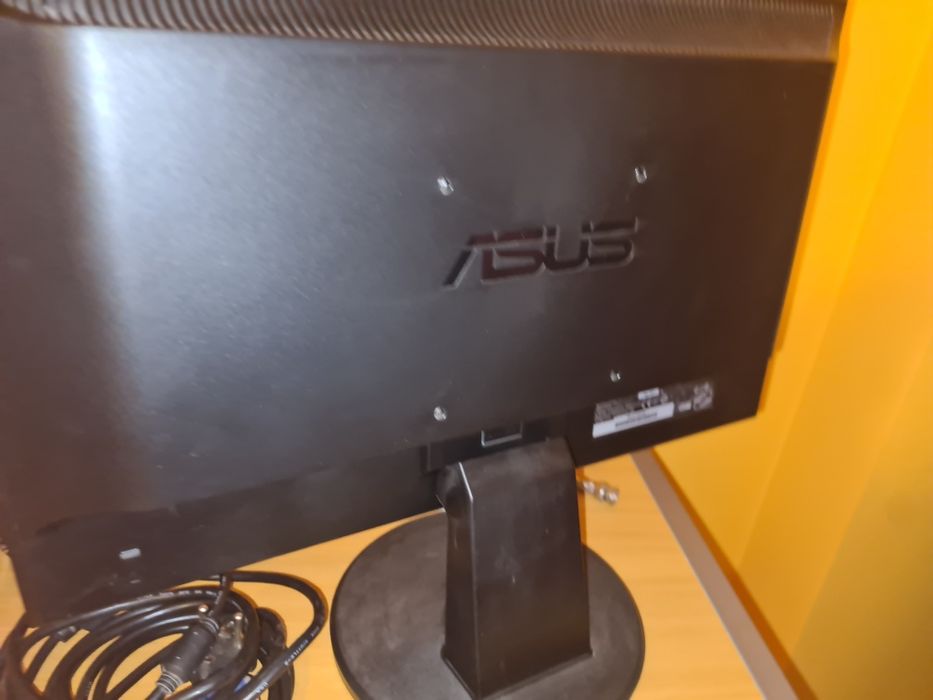 Vând assus ecran pt calculator