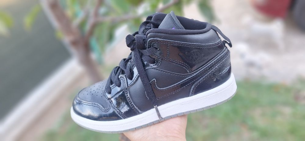 Vând adidasi jordan copii