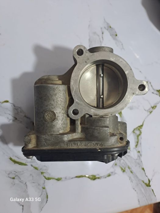 Продаются дроссельная заслонка