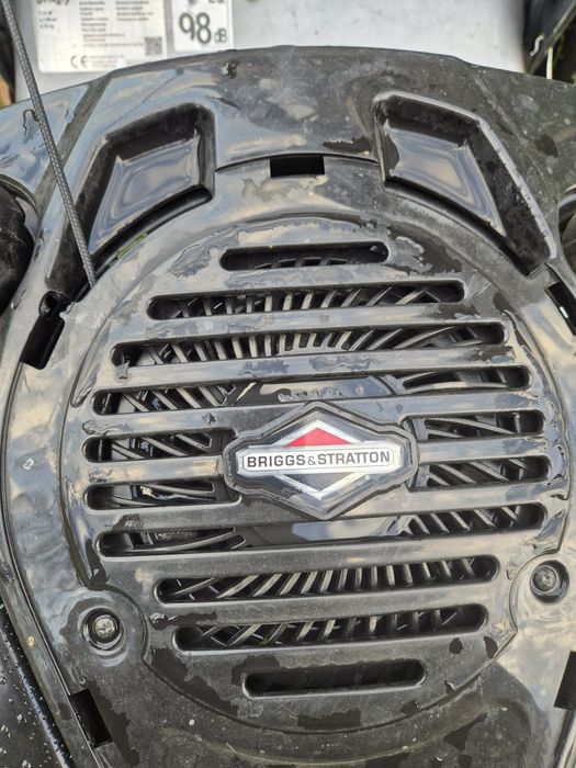 Masina de tuns iarba