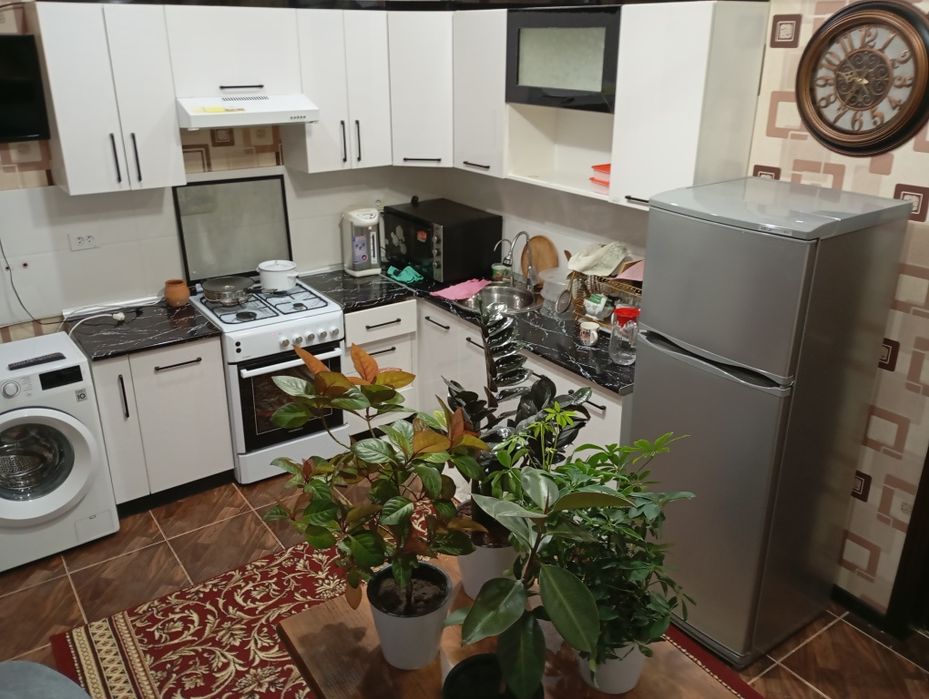 Jizzax shahrining markazida 4 xonali uy sotiladi. 960 mln. soʻm