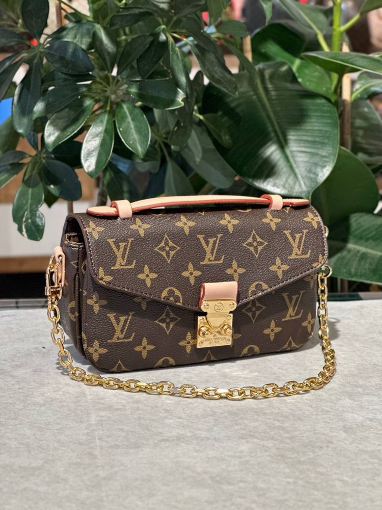 Geanta Louis Vuitton Noua !!! Dimensiuni 22/13 !!!
