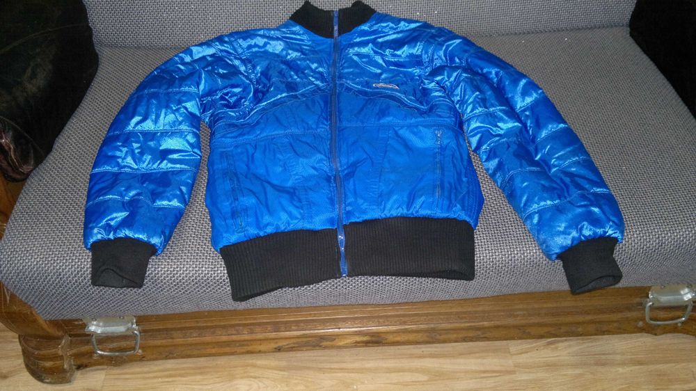 vand geaca albastra nr 48