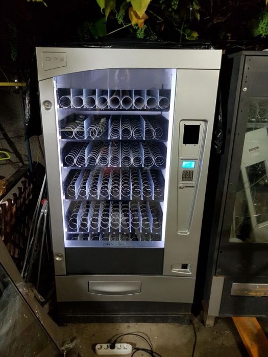 Automate de cafea,bauturi reci,snack sucuri GPE vitrine(necta,rhea)