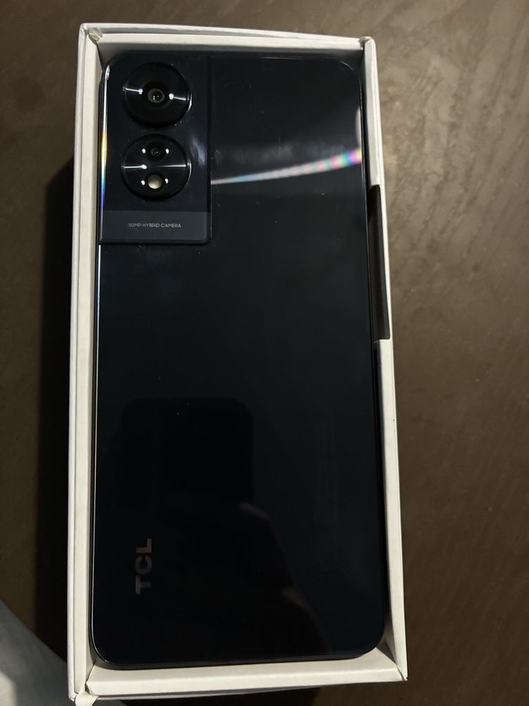 Продавам TCL 505