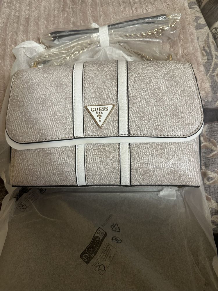 Дамски чанти guess