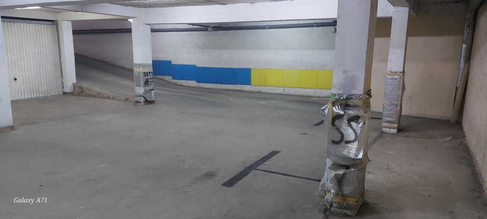 Продава паркомясто