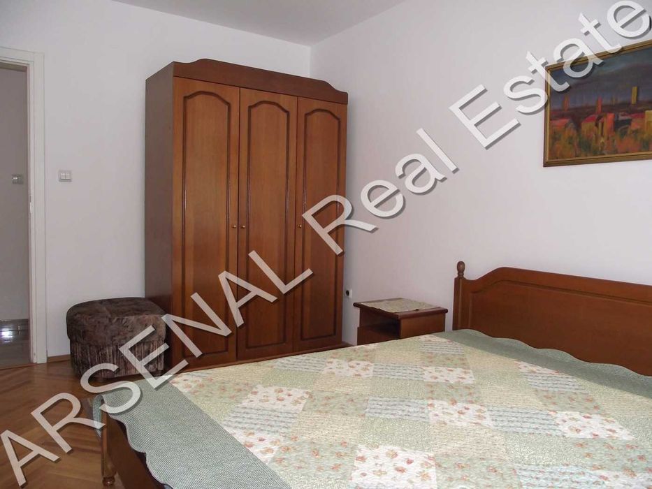 Дава се под наем Тристаен апартамент в София, Център - 126 кв.м за 800 € - Снимка #3