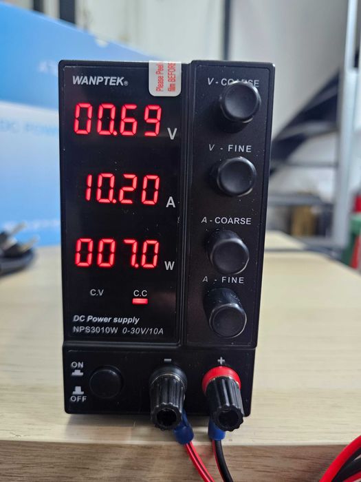 Регулируемо лабораторно захранване 30V / 10A захранващ блок