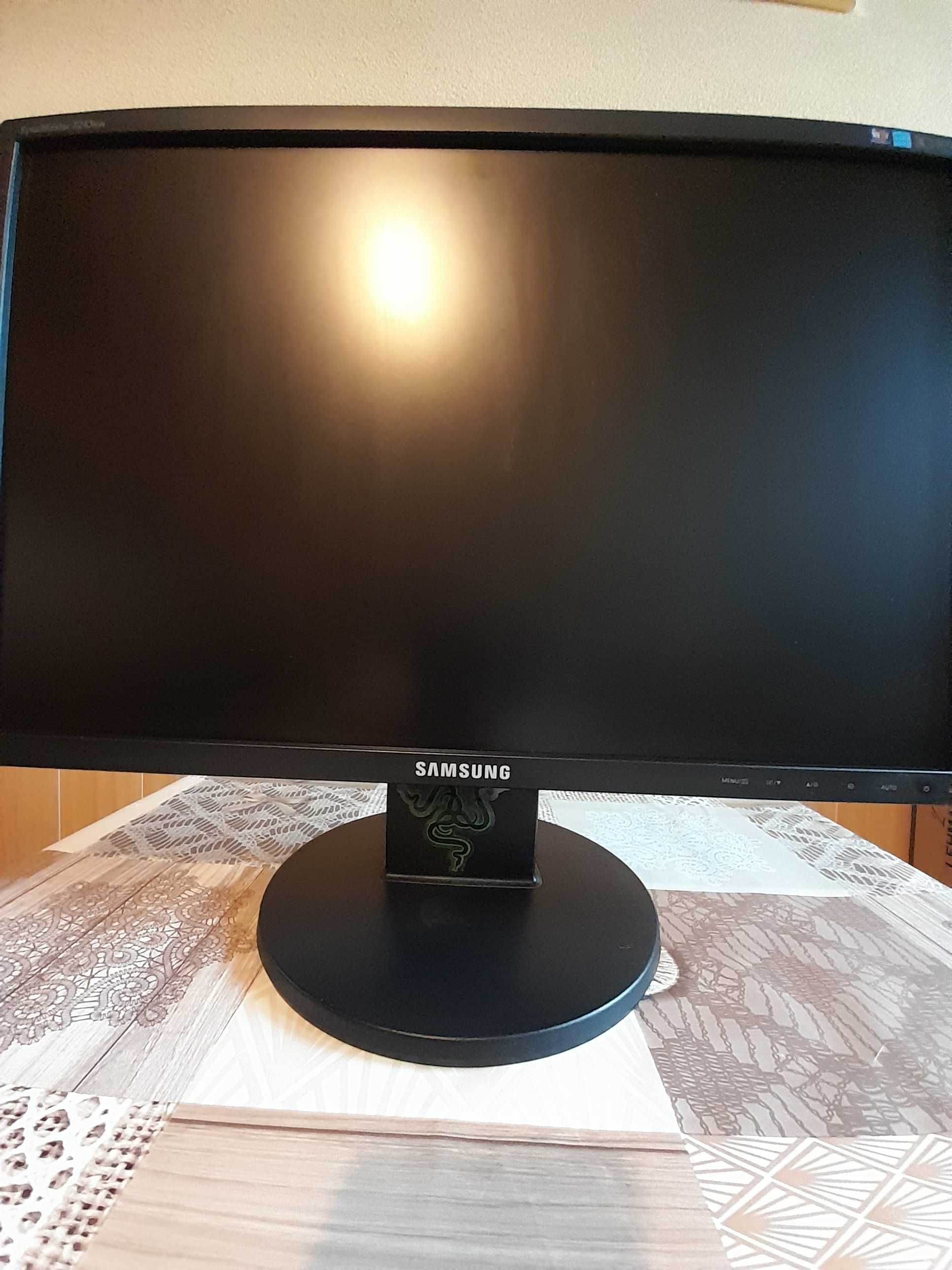 Монитор--SAMSUNG SyncMaster 2243nw