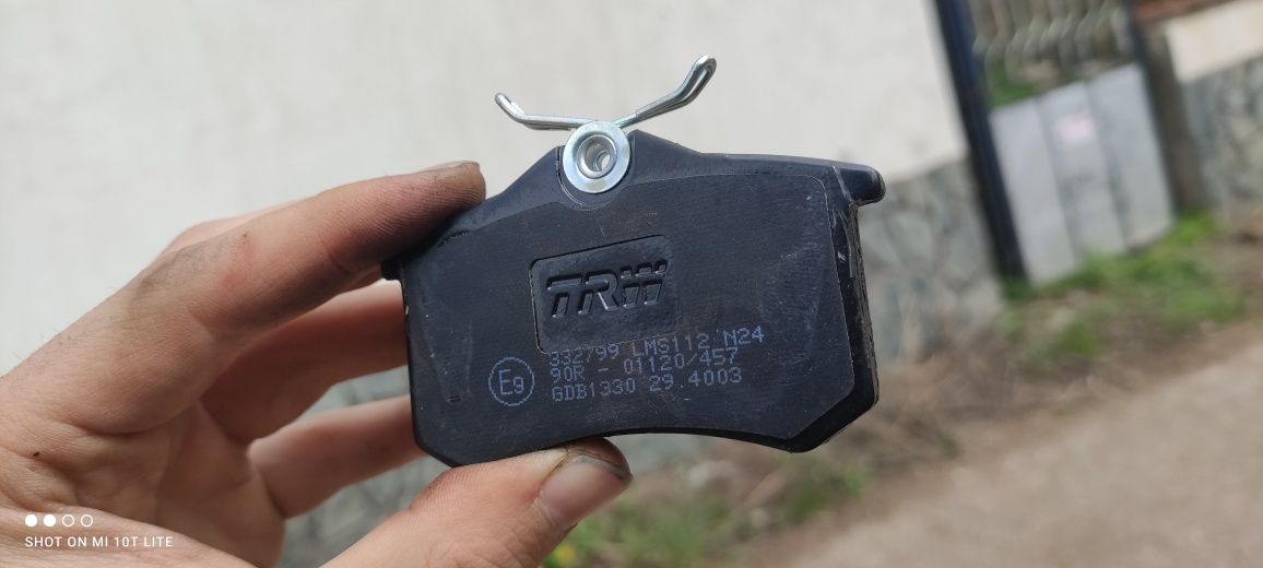 Задни спирачни апарати и накладки Ауди А6 Ц5 Пасат Aparati Audi TRW
