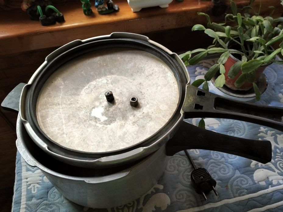 Скороварка на 4,5 литера б/у, СССР.