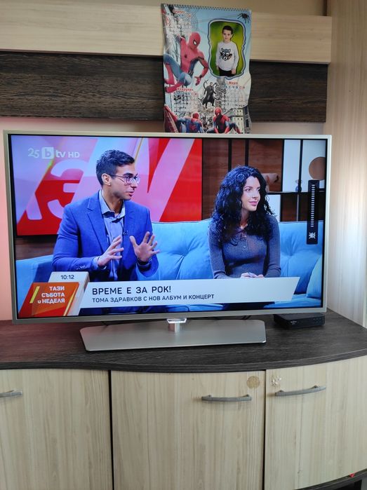 LED Телевизор PHILIPS 40 инча Ambilight