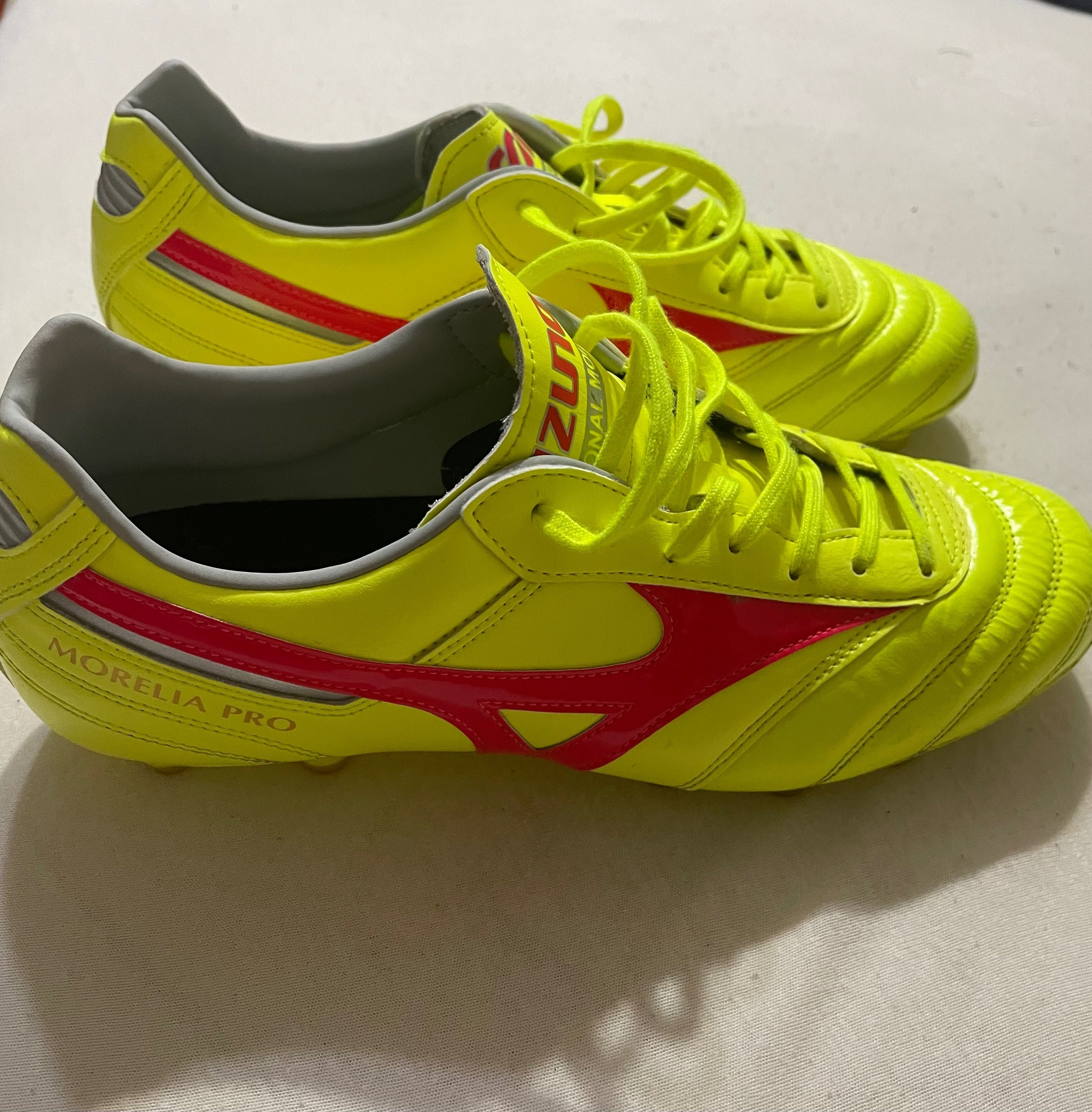 Ghete fotbal Mizuno Morelia Pro