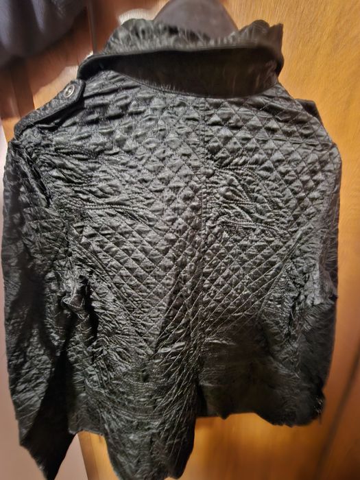 Черно кожено дамско късо яке