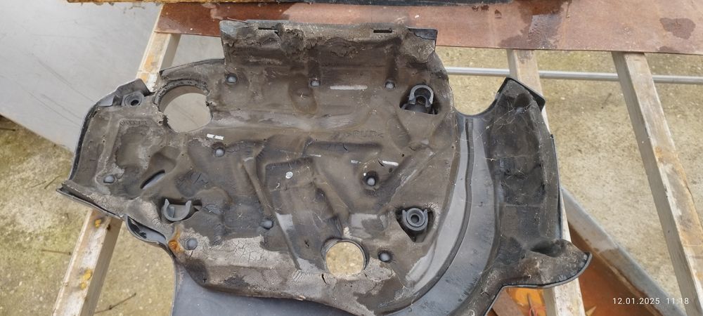Капак за ДВГ Volvo D5 180hp