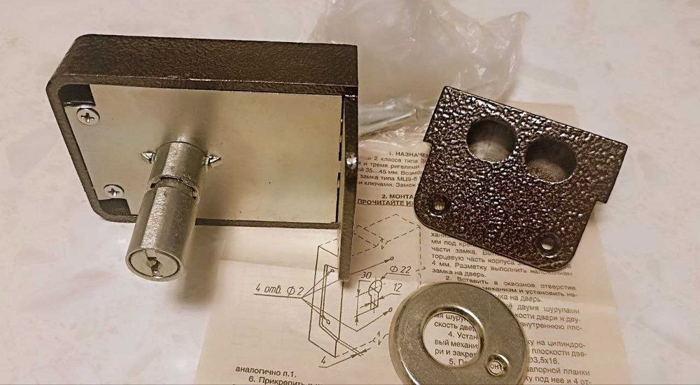 Замки дверной накладной и навесной