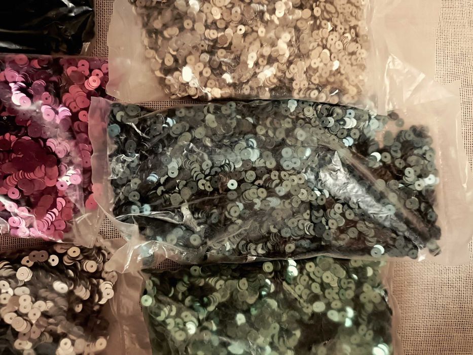 Vand margele pentru broderie