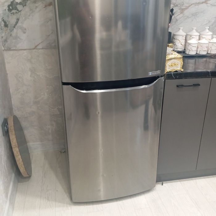 Холодильник в хорошем состоянии, только нужно поменять мотор!!!