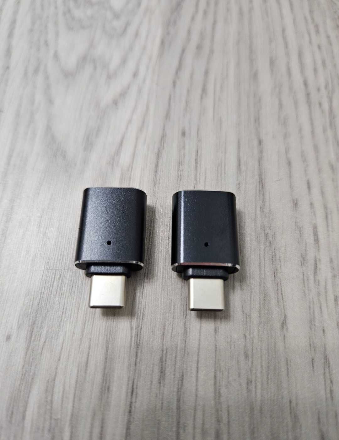 Adaptor USB/USB-C, cu led