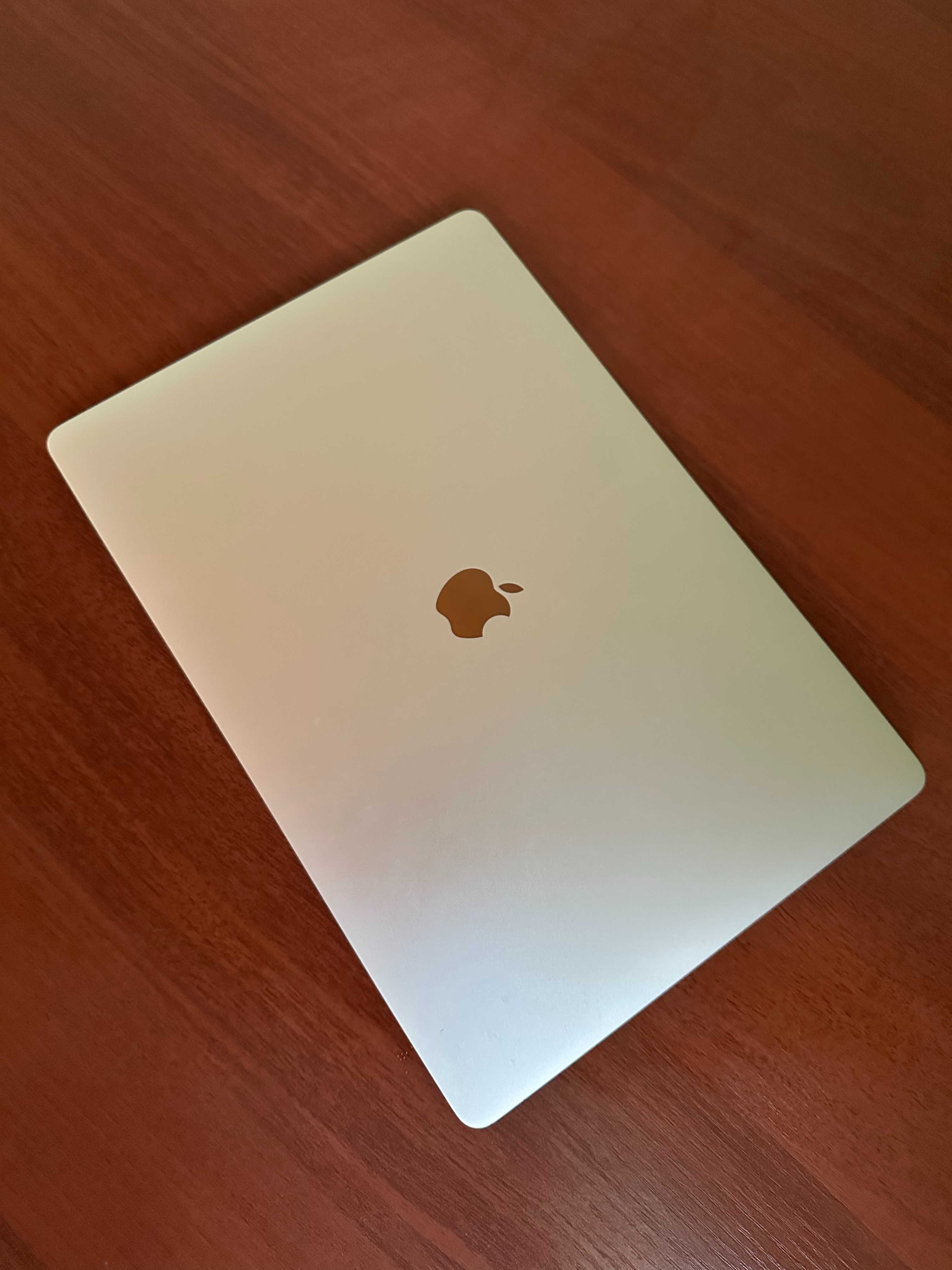 Macbook Pro 16 inch, 16gb, 512SSD