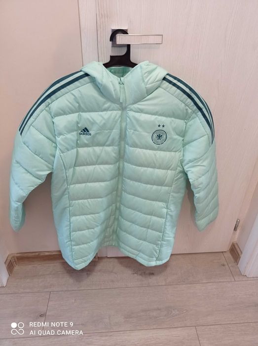 Продавам Ново Пухено яке Adidas