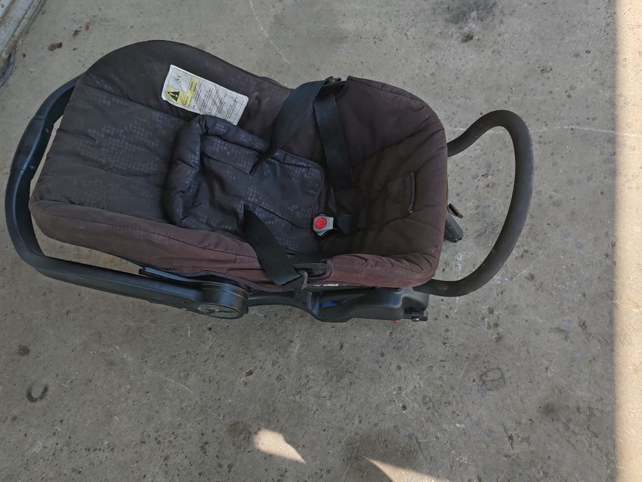 Scaun auto Axkid pentru bebeluși, cu bază ISOFIX  stare utilizat