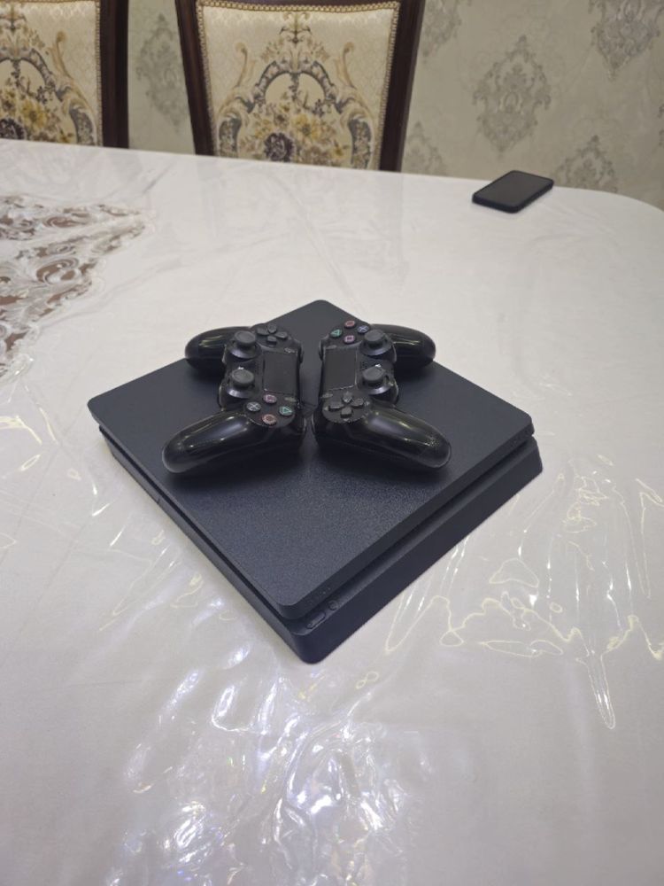 Playstation 4 slim