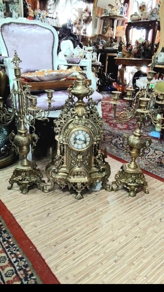 Антикварен часовник с два свещика!