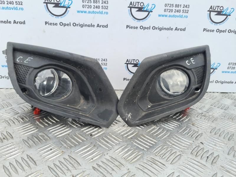 Proiector ceata cu grila stanga dreapta Opel Corsa E