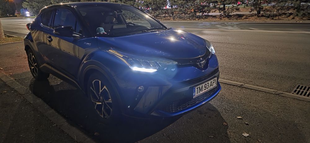 Vand Toyota C-HR km 133.000 garanție 2029
