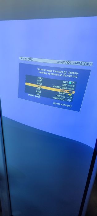 Video proiector cu ecran proiecție Epson.