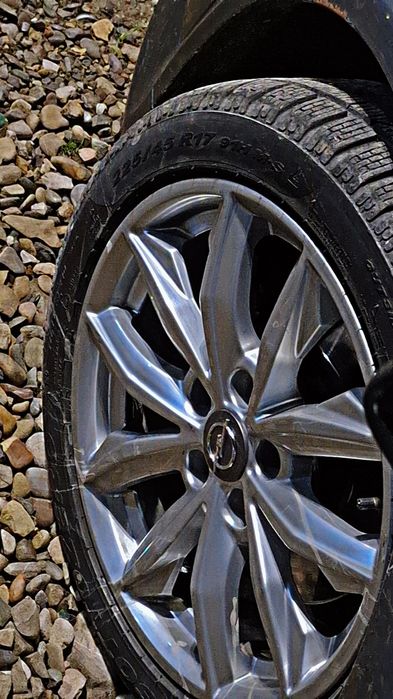 Vand jante aliaj R17 plus anvelope 225/45/17 Pirelli in stare perfecta