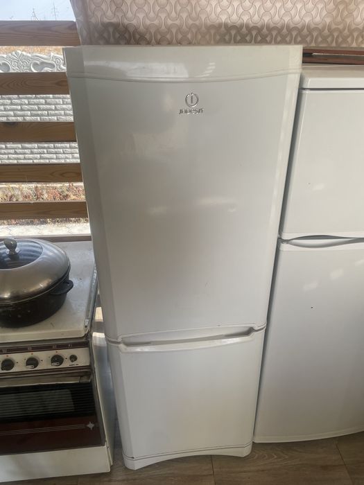 Холодильник Indesit