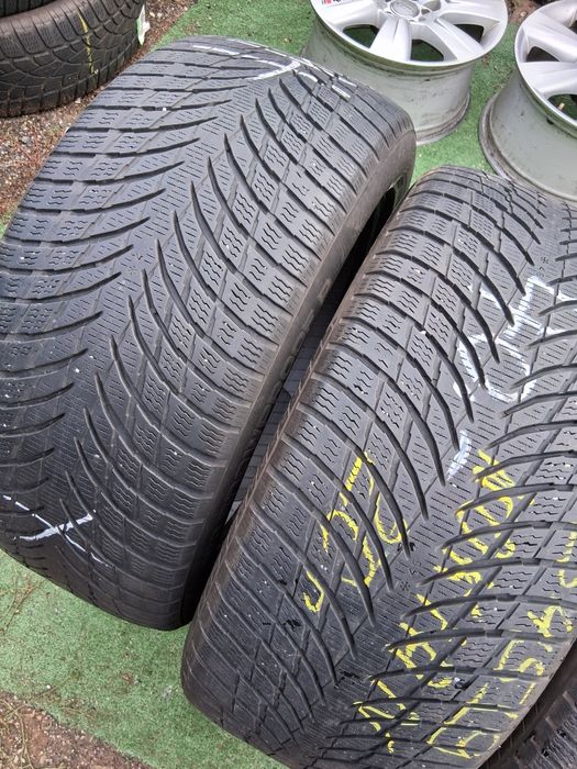 255 45 19 NOKIAN 4броя зимни