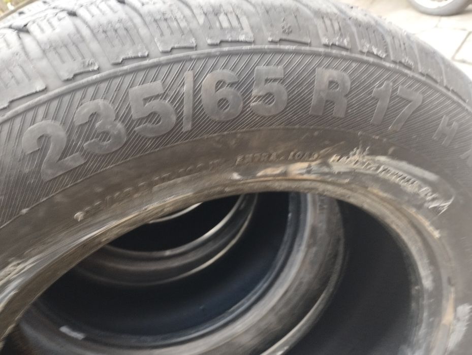 Фланци и Зимни гуми 235/65 17  4-ри броя и 4бр.фланци за , Touareg 5x1