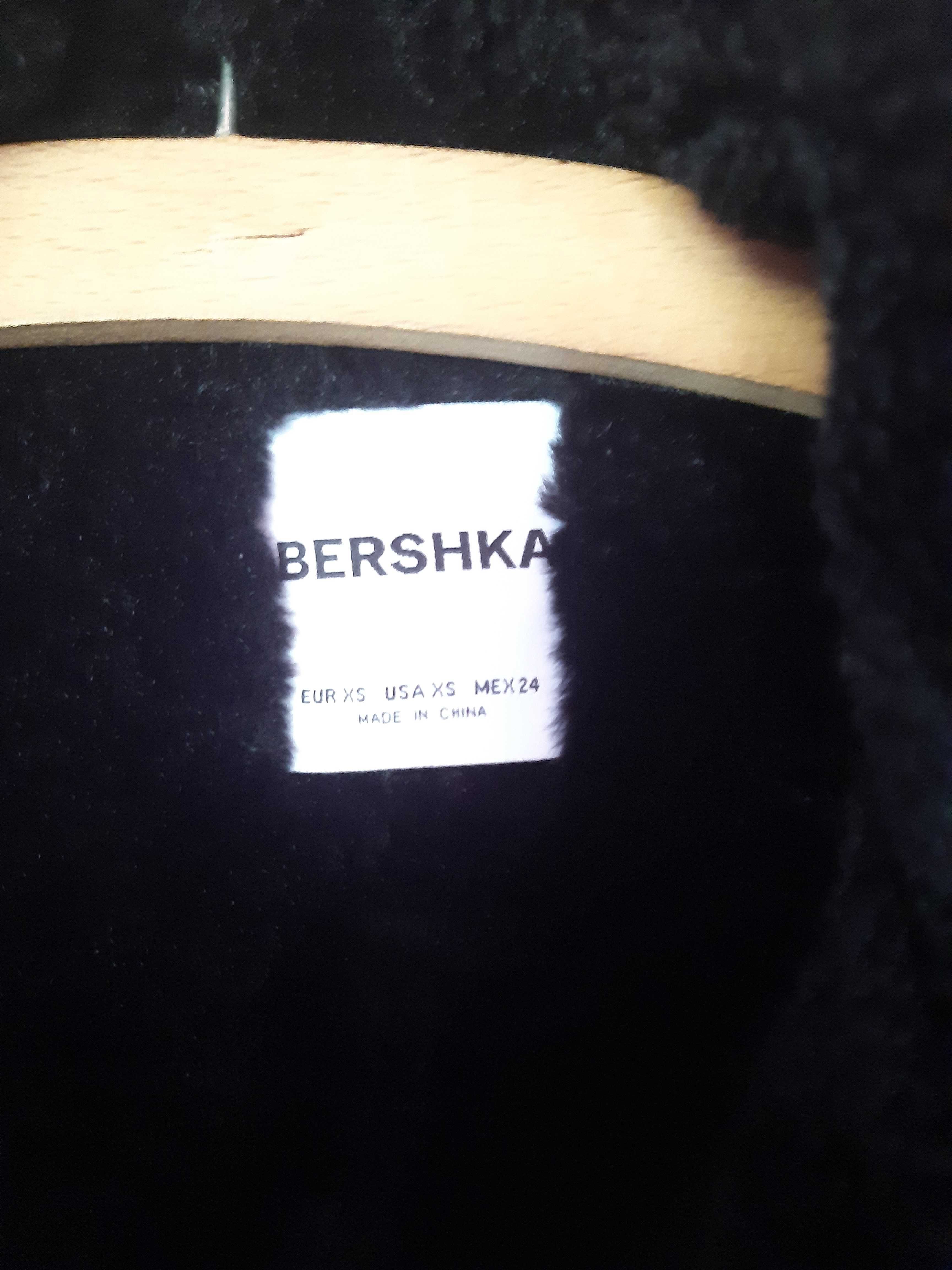 Яке-дамско BERSHKA, зимно с вълнена подплата, XS размер, черно