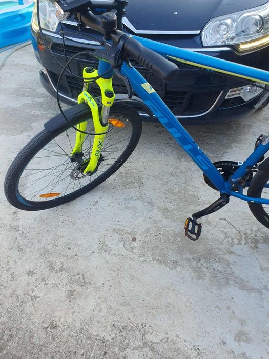 Biciclete de aluminiu și bambus