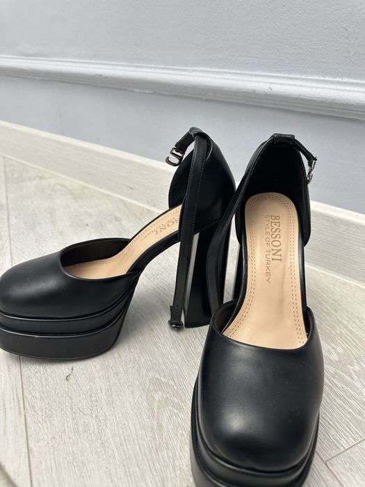 Продам новую обувь