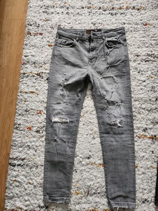 Vând blugi lungi