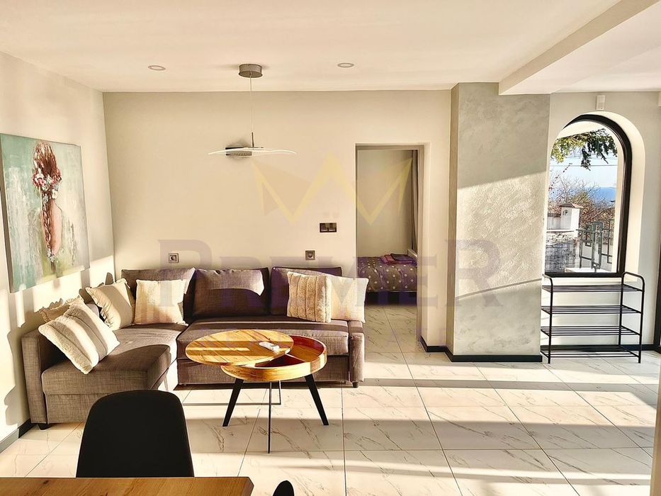 Триетажна къща в гр. Балчик