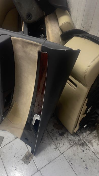 Кожен салон за ауди а8 д4