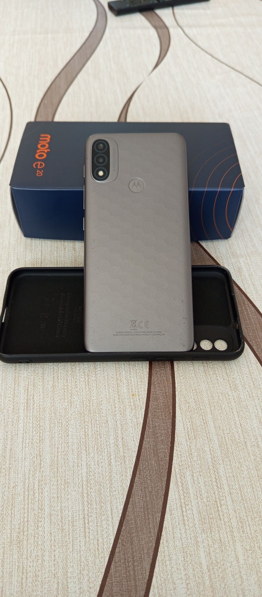 Телефон Motorola e20