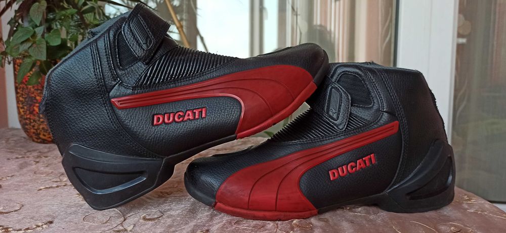Обувки за мотор DUCATI-PUMA № 44-цена 120 лв.