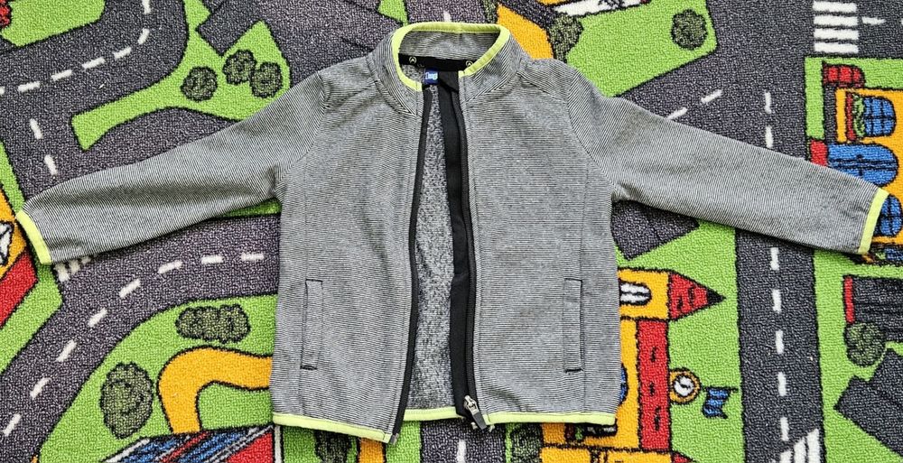 Lot bluze și un hanorac flece 12-24 luni ( 6 bucati)