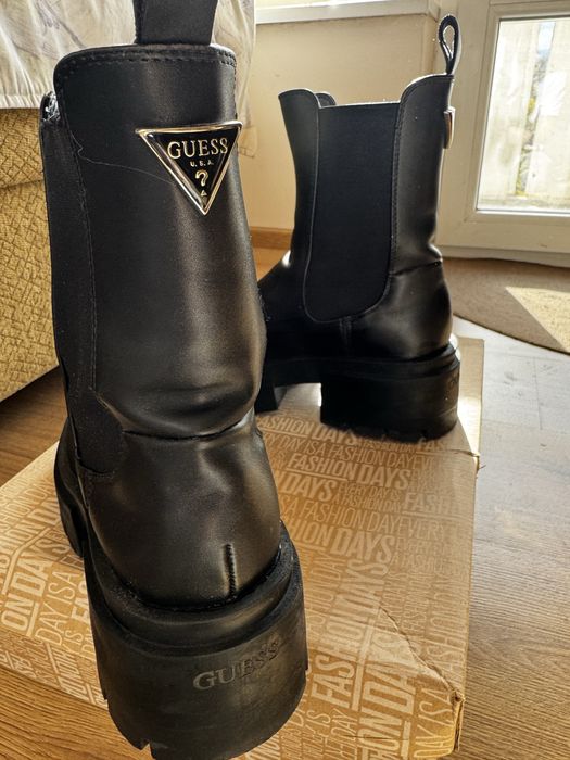 Боти Guess Chelsea