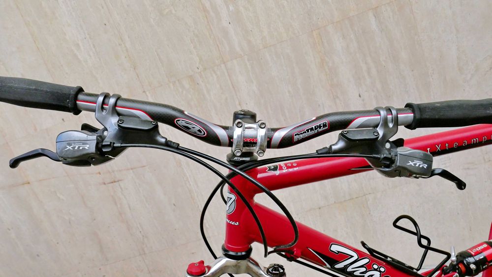Thömus Tomcat Race, 26 L, 11 кг, Manitou 100 ход, 3x 9 Deore XTR